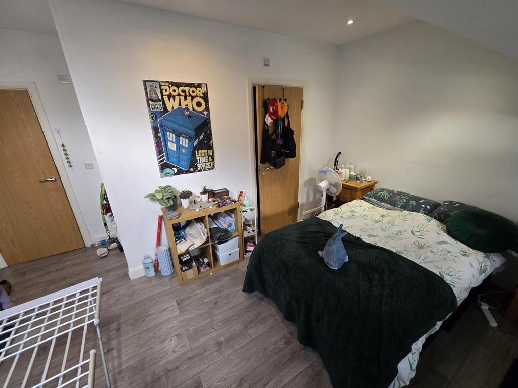 Bedroom 7 (3)