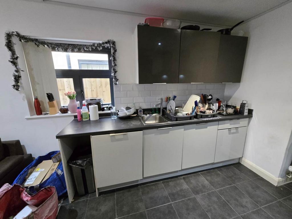 Kitchen (2)