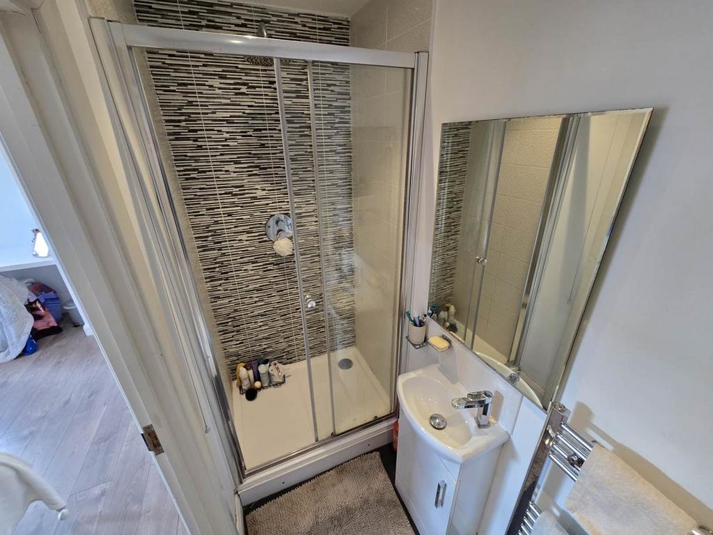 Bedroom 5 (5)
