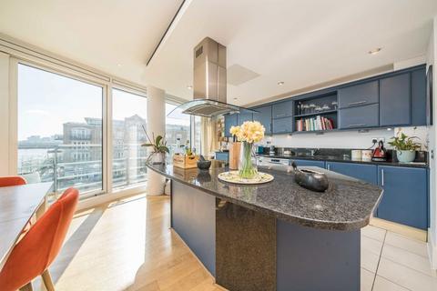 3 bedroom flat for sale, Brewhouse Lane, London SW15