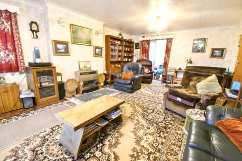 2 bedroom detached house for sale, Bedford Road, Kempston, Bedford, MK42