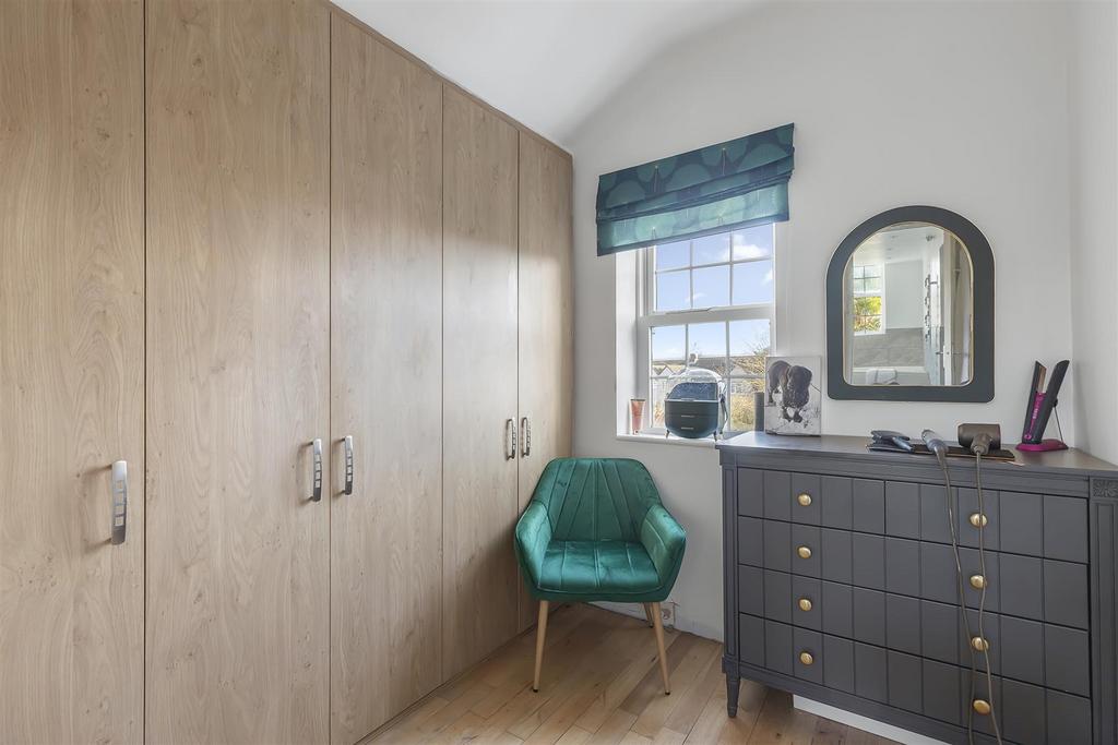 Dressing Room Bedroom 1