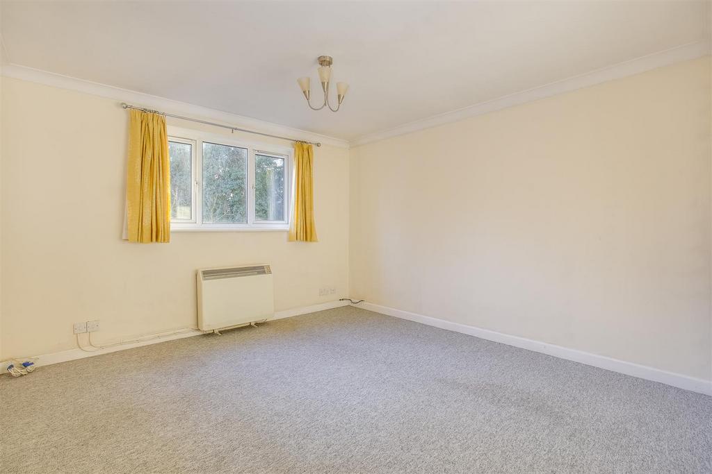 4 Winchester Court, London Rd, HP11 1 HB-3.jpg