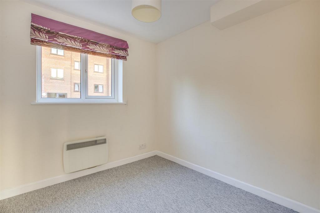 4 Winchester Court, London Rd, HP11 1 HB-7.jpg