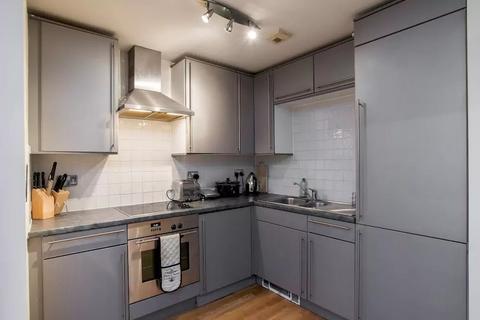 2 bedroom flat to rent, Coopers Court, The Old Brewery Quarter, Caroline Street, City Centre, CF10