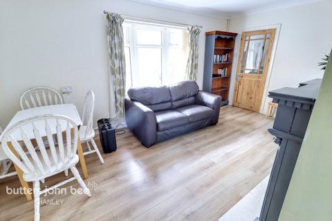 3 bedroom semi-detached house to rent, Sandhurst Avenue, STOKE-ON-TRENT