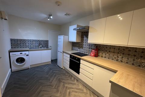 3 bedroom flat to rent, Old Windsor, Berkshire SL4