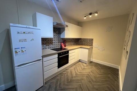 3 bedroom flat to rent, Old Windsor, Berkshire SL4