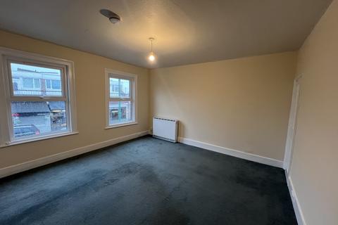 3 bedroom flat to rent, Old Windsor, Berkshire SL4