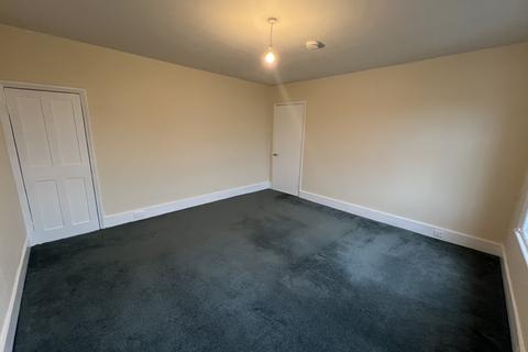 3 bedroom flat to rent, Old Windsor, Berkshire SL4