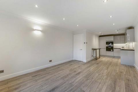 2 bedroom flat to rent, High Road, London N20