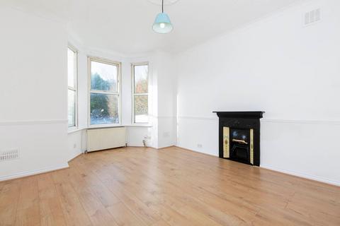 3 bedroom flat to rent, Claremont Road, London NW2