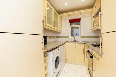 3 bedroom flat to rent, Claremont Road, London NW2