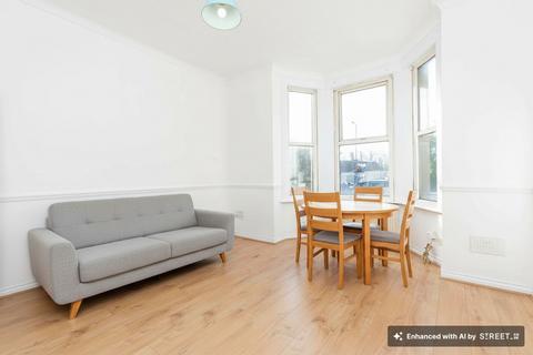 3 bedroom flat to rent, Claremont Road, London NW2