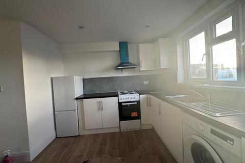 Studio to rent, High Street, Wealdstone HA3