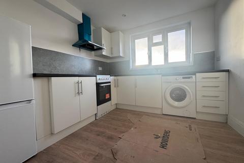 Studio to rent, High Street, Wealdstone HA3