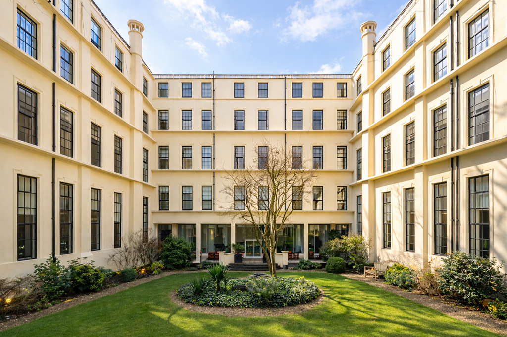 Symmetrical courtyard in Georgian elegance
