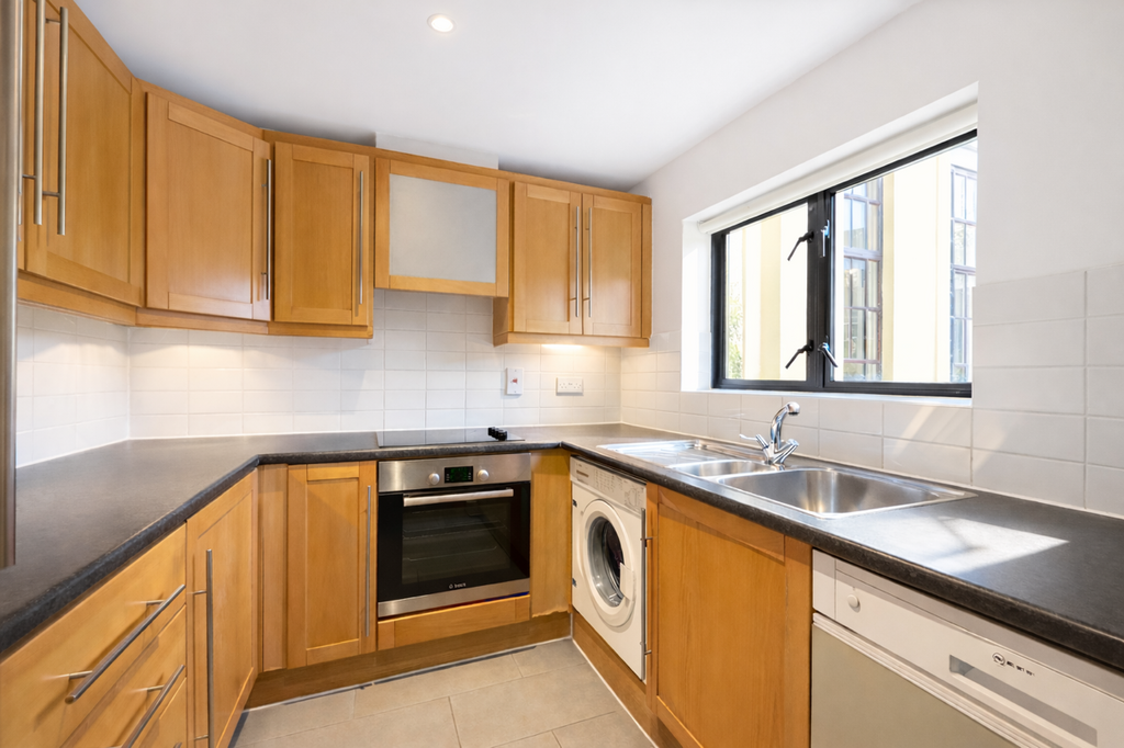 Bright and modern L-shaped kitchen 2