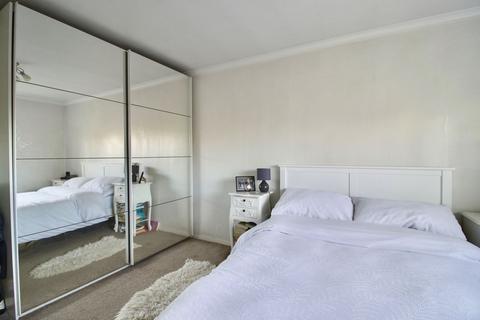 1 bedroom flat for sale, Holdbrook Way, Romford RM3