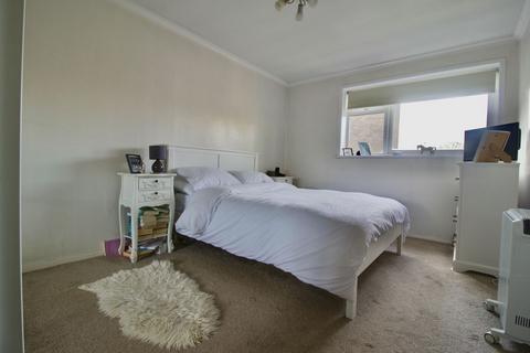 1 bedroom flat for sale, Holdbrook Way, Romford RM3