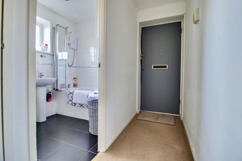 1 bedroom flat for sale, Holdbrook Way, Romford RM3