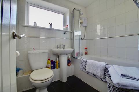 1 bedroom flat for sale, Holdbrook Way, Romford RM3
