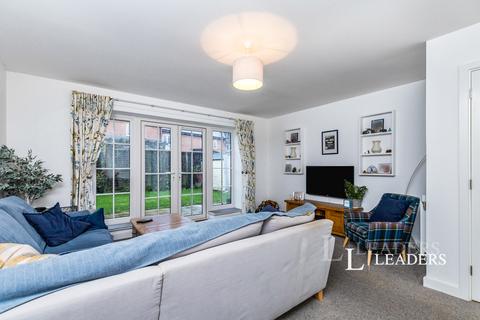 2 bedroom house to rent, White Close, Broadbridge Heath, Horsham, RH12
