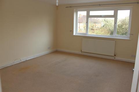 2 bedroom maisonette to rent, Cedar Avenue, Ruislip