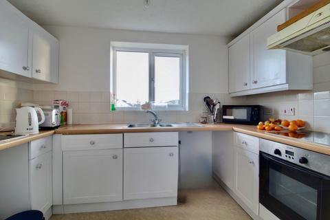 1 bedroom flat for sale, Messant Close, Romford RM3