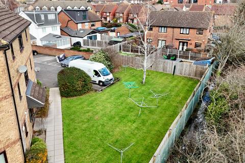 1 bedroom flat for sale, Messant Close, Romford RM3