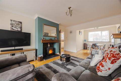 3 bedroom semi-detached house for sale, Ogilvy Drive, Scunthorpe