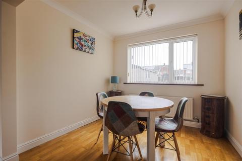 3 bedroom semi-detached house for sale, Ogilvy Drive, Scunthorpe