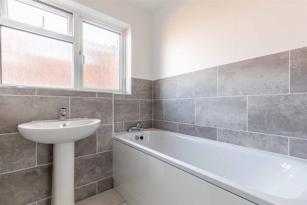 Bathroom (1).jpg