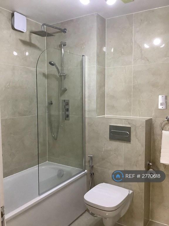 Family Bathroom Image 2