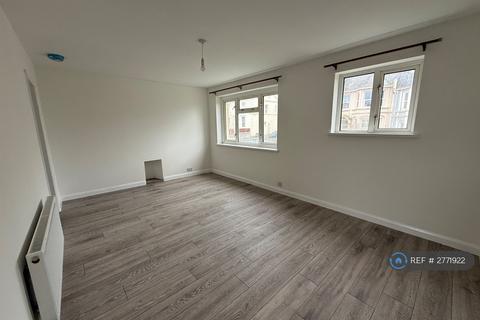 2 bedroom flat to rent, De La Hay Avenue, Plymouth, PL3