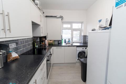 2 bedroom flat for sale, Heronsgate, Edgware, HA8