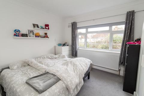 2 bedroom flat for sale, Heronsgate, Edgware, HA8
