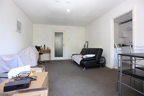 2 bedroom flat to rent, Woodland Parade, Hove