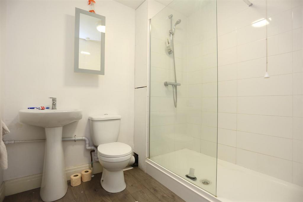 3 A Woodland Parade shower.JPG