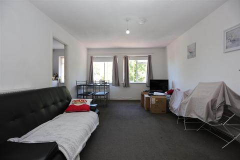 2 bedroom flat to rent, Woodland Parade, Hove