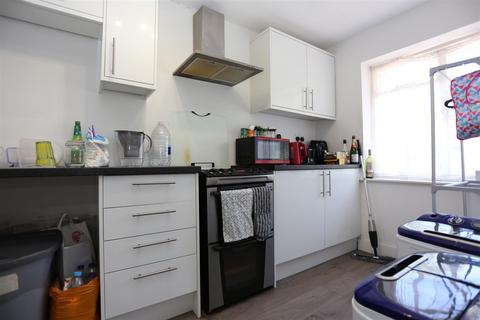 2 bedroom flat to rent, Woodland Parade, Hove
