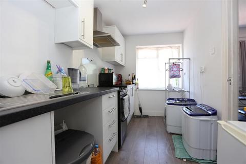 2 bedroom flat to rent, Woodland Parade, Hove