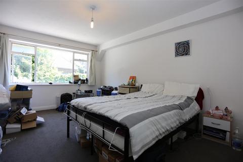 2 bedroom flat to rent, Woodland Parade, Hove