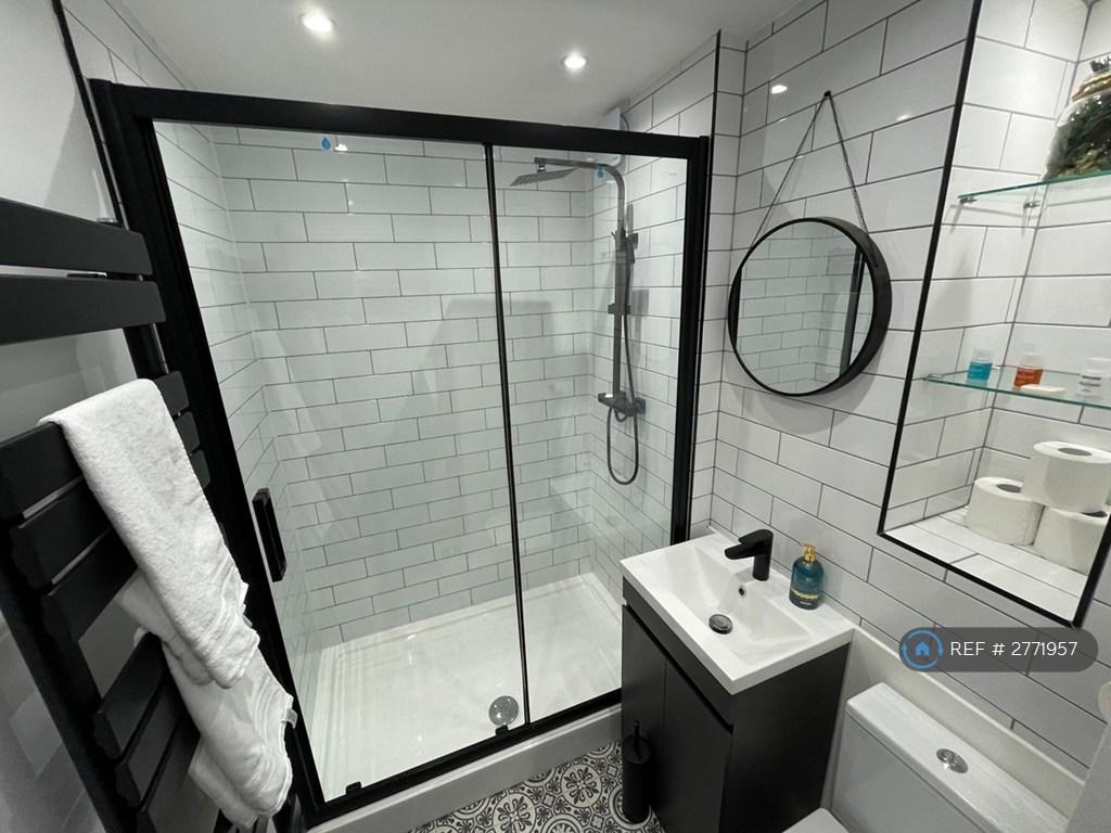 En-Suite Bathroom