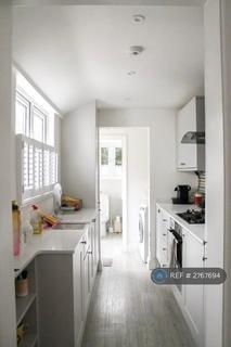 2 bedroom terraced house to rent, Manor Road, Chigwell, IG7