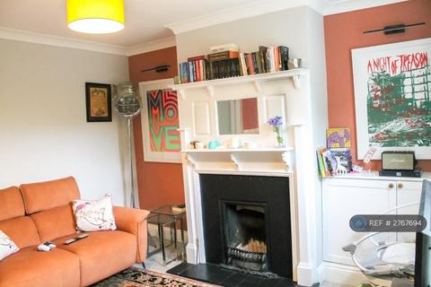 2 bedroom terraced house to rent, Manor Road, Chigwell, IG7