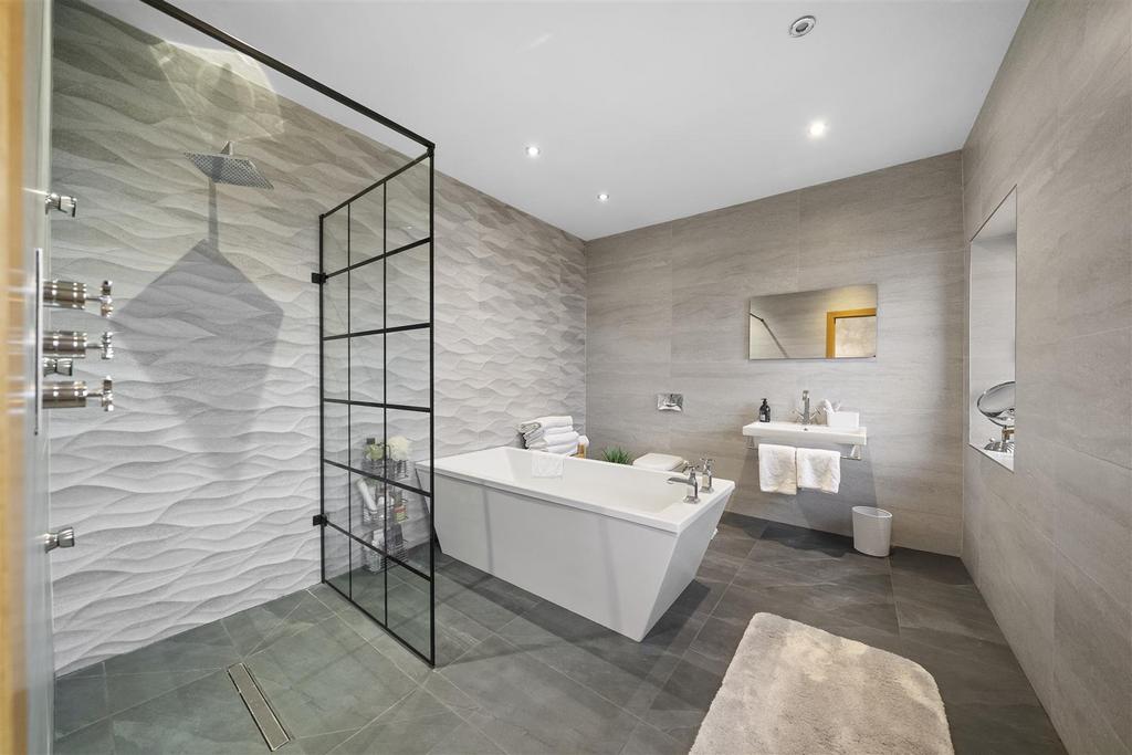 Bedroom 1 ensuite1.JPG