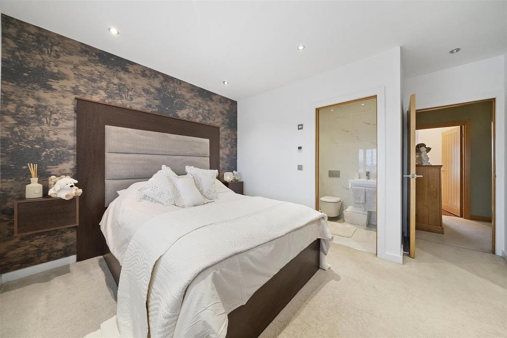 Bedroom 4b.JPG