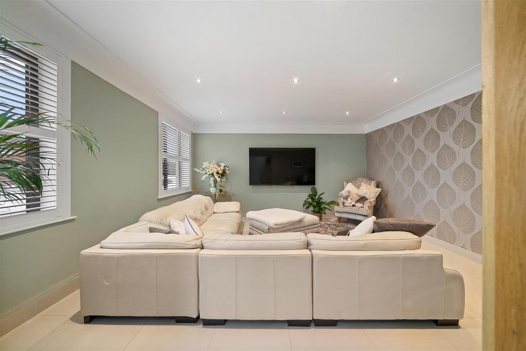1 Living Room.jpg