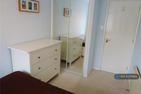2 bedroom flat to rent, Rodney Place, Edinburgh, EH7